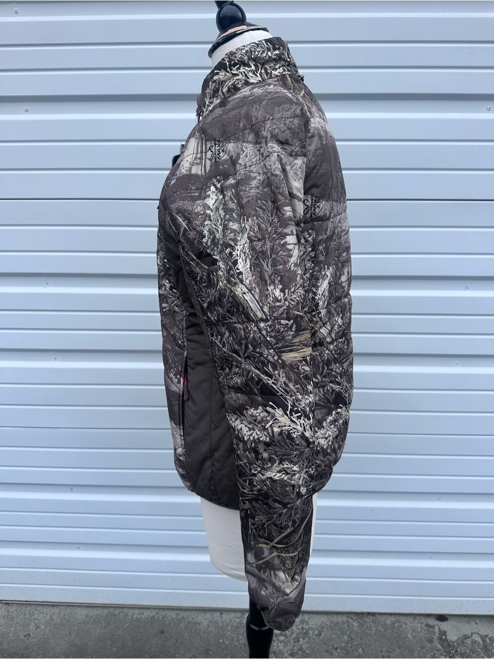 3M Thinsulate Women's Realtree Camo Jacket with Pink Logo - Picture 9 of 11